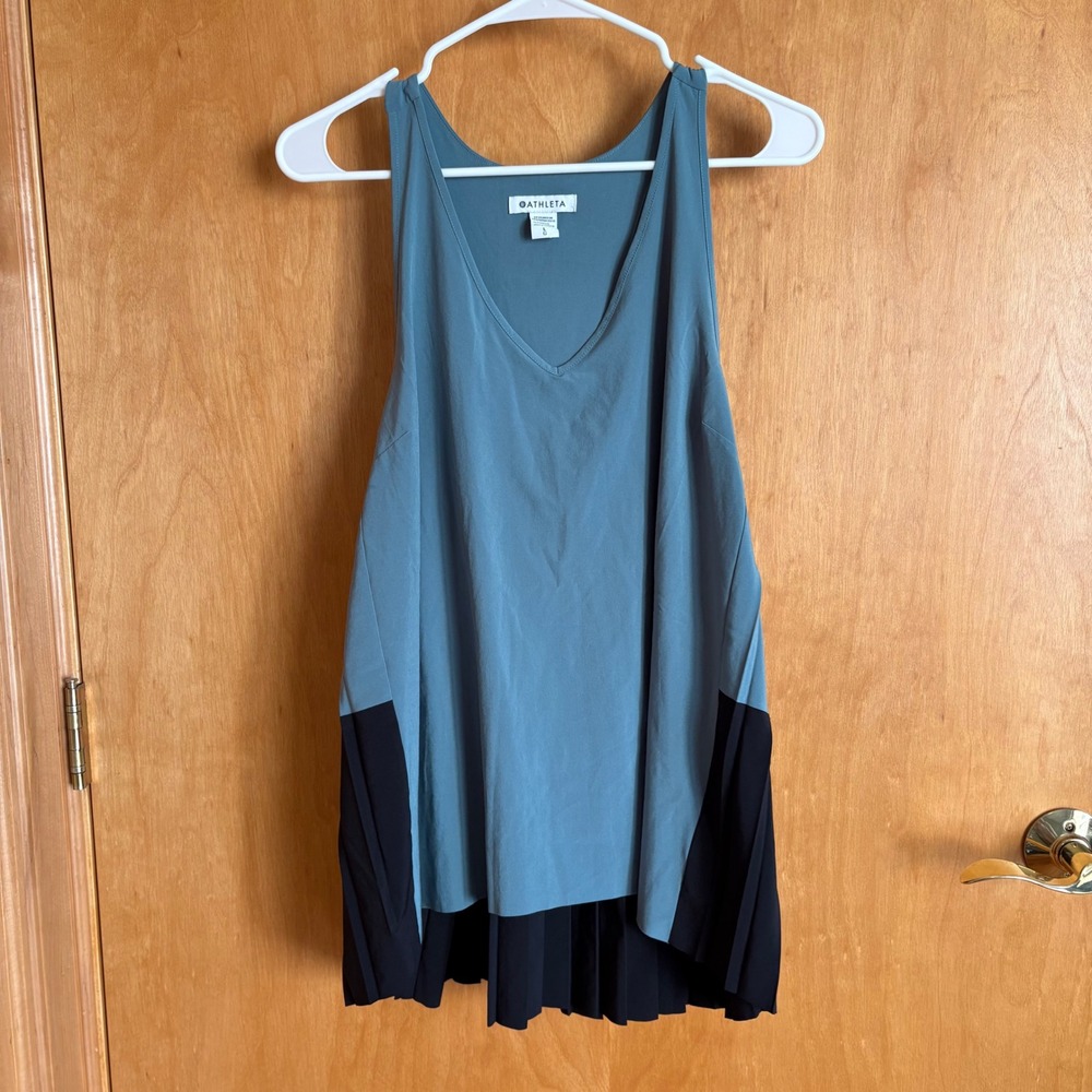 Athleta Women's Teal Black Pleated Tank Top Size L Athleisure Workout Activewear